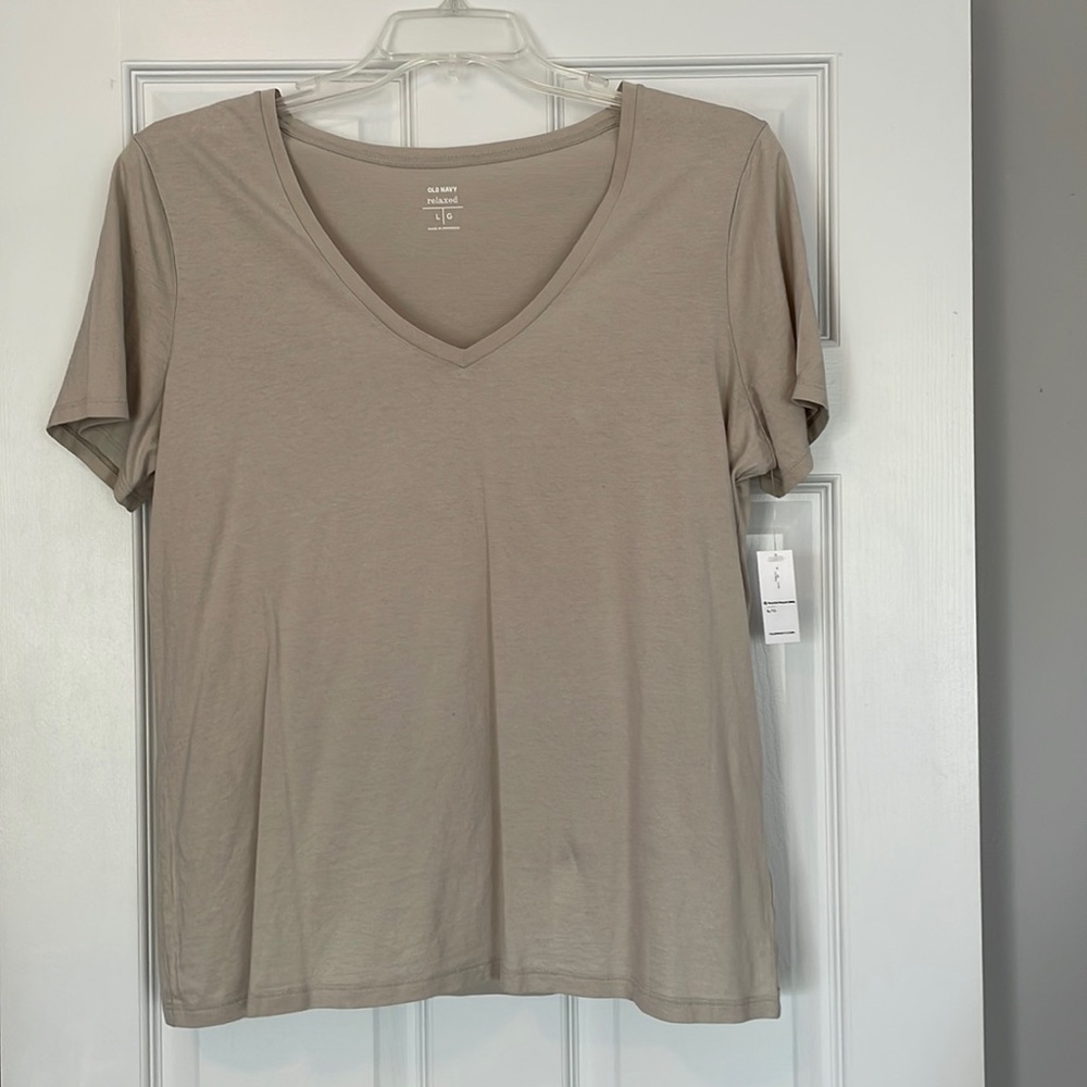NWT Old Navy v-neck tee